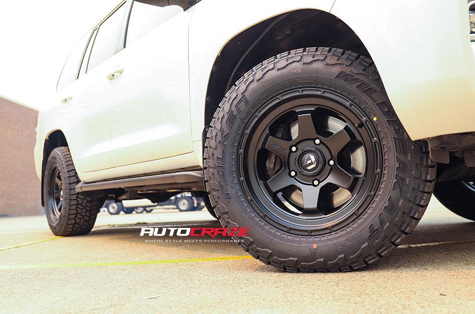 TOYOTA LANDCRUSIER SHOK MATTE BLACK